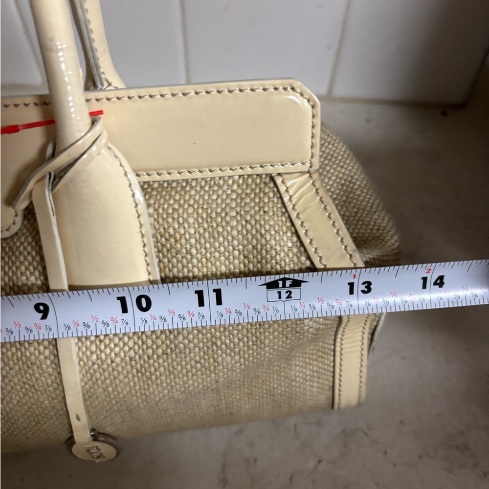 Authentic vintage Tod's Cream and Beige Shoulder Bag with Gloss Trim - Picture 12 of 12